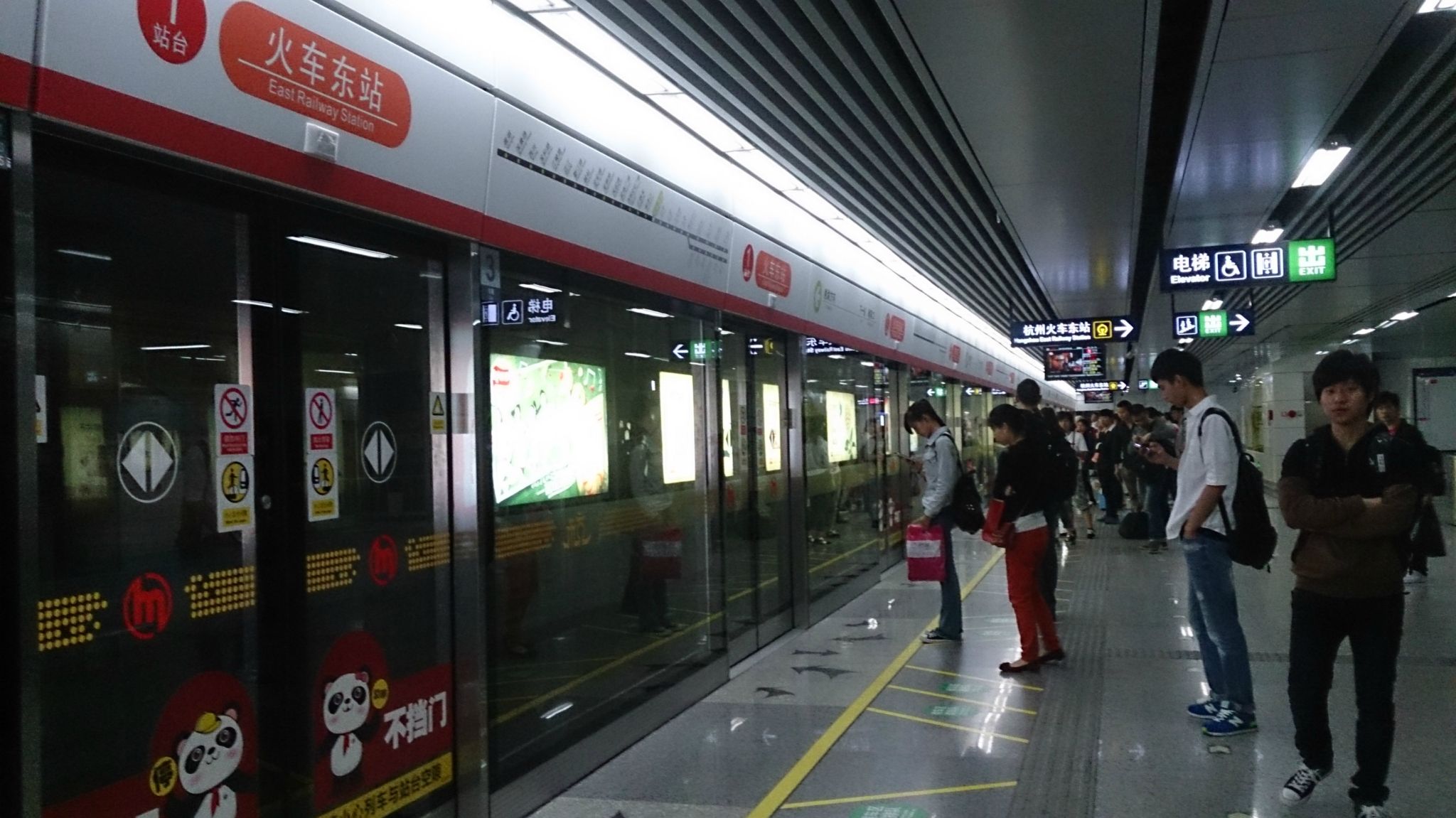 地鐵公交等公共場合空氣污染突出,市民盼望杭州室內空氣檢測機構進行檢測 地鐵公交等公共場合空氣污染突出,市民盼望杭州室內空氣檢測機構進行檢測