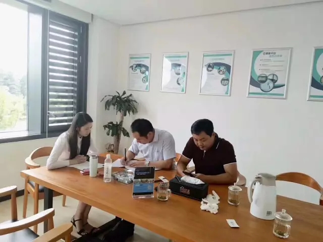 熱烈祝賀姜總、胡總簽約創綠家河南省市級代理！