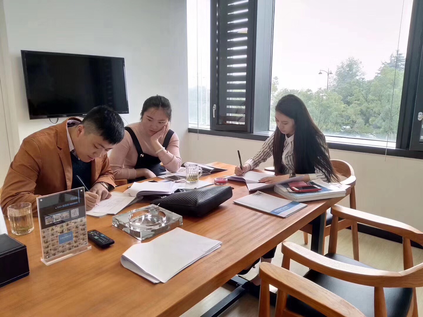 熱烈祝賀蔣總簽約創(chuàng)綠家江蘇省市級(jí)代理！