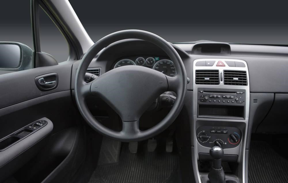 未經(jīng)過(guò)甲醛治理的新車(chē)，老人兒童不宜乘坐