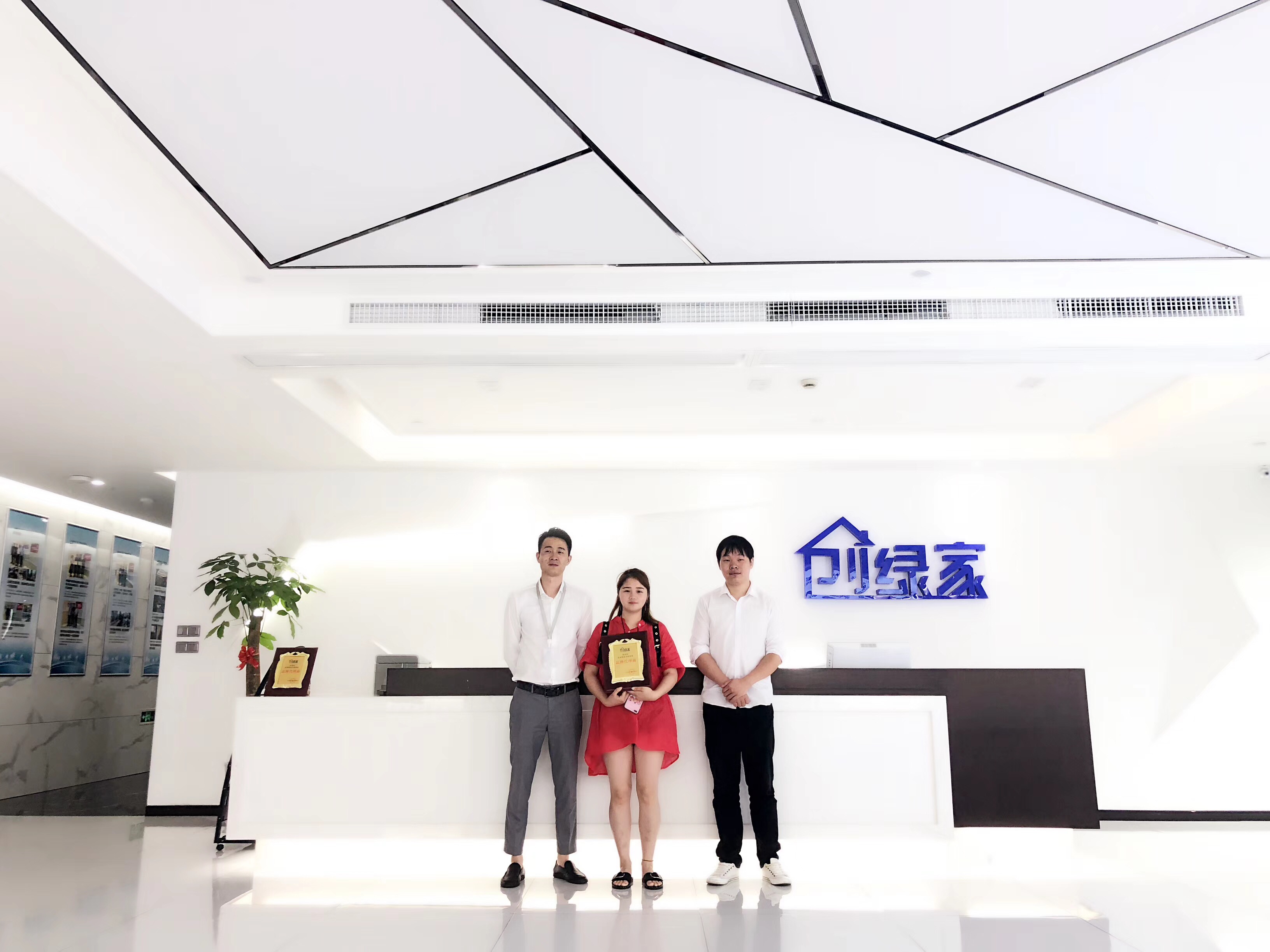 熱烈祝賀吳總團(tuán)隊(duì)簽約創(chuàng)綠家成都市區(qū)級(jí)代理! 熱烈祝賀吳總團(tuán)隊(duì)簽約創(chuàng)綠家成都市區(qū)級(jí)代理!