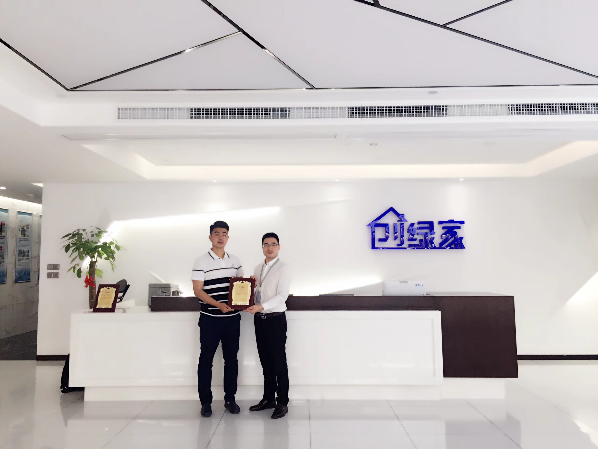 熱烈祝賀王總簽約創(chuàng)綠家煙臺(tái)市區(qū)級(jí)代理! 熱烈祝賀王總簽約創(chuàng)綠家煙臺(tái)市區(qū)級(jí)代理!