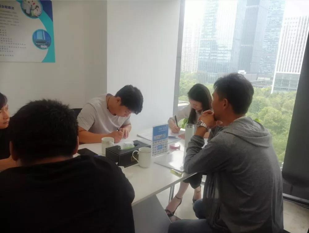 熱烈祝賀張總、宋總、溫總簽約創(chuàng)綠家河南省鄭州市區(qū)級(jí)代理!