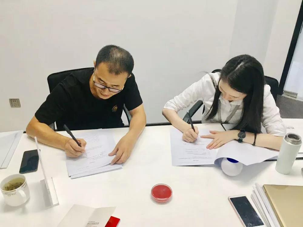 熱烈祝賀袁總簽約創綠家四川省涼山彝族自治州區級代理！