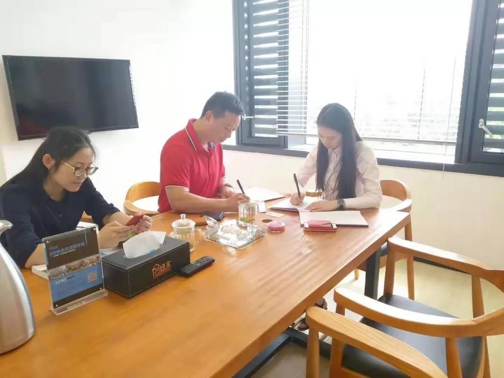 熱烈祝賀余總續約創綠家海南省三亞市區級代理！