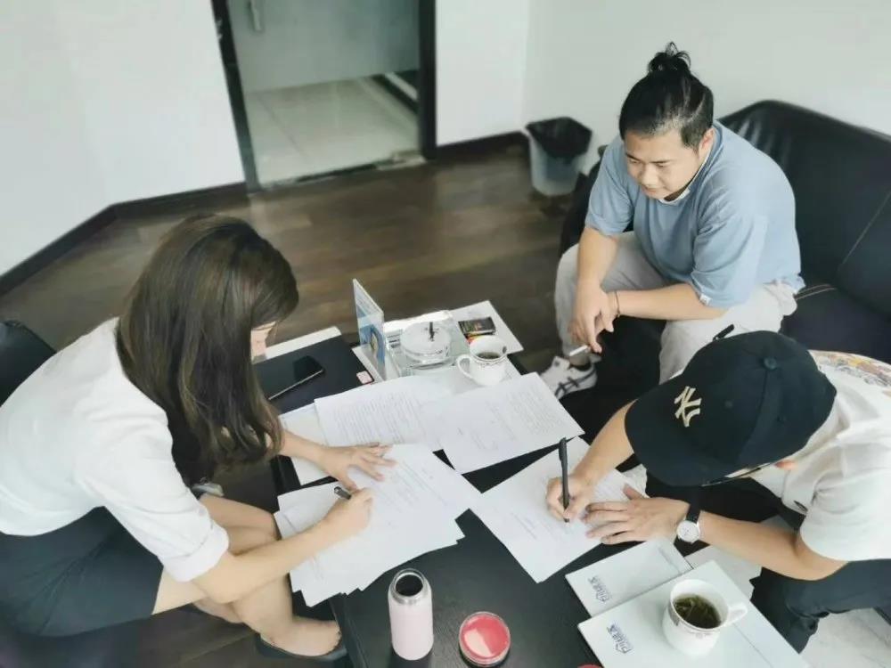 熱烈祝賀張總、段總簽約創綠家浙江省衢州市縣級代理！