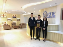 熱烈祝賀龍總、趙總簽約創綠家南京市區級代理!