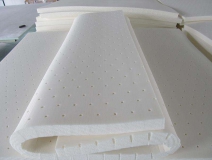 東南亞乳膠“被作假”，驚現(xiàn)甲醛超標(biāo)乳膠床墊！