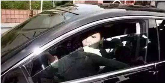 市民劉先生這幾天眼睛痛、嗓子疼,經過醫院一診斷居然是甲醛中毒。劉先生很困惑,家里已經裝修了好幾年了,怎么會突然間就甲醛中毒了呢。后來又朋友提醒他,原來是因為自己年前購置的新車,經過檢測,發現車里甲醛含量嚴重超標。 市民劉先生這幾天眼睛痛、嗓子疼,經過醫院一診斷居然是甲醛中毒。劉先生很困惑,家里已經裝修了好幾年了,怎么會突然間就甲醛中毒了呢。后來又朋友提醒他,原來是因為自己年前購置的新車,經過檢測,發現車里甲醛含量嚴重超標。